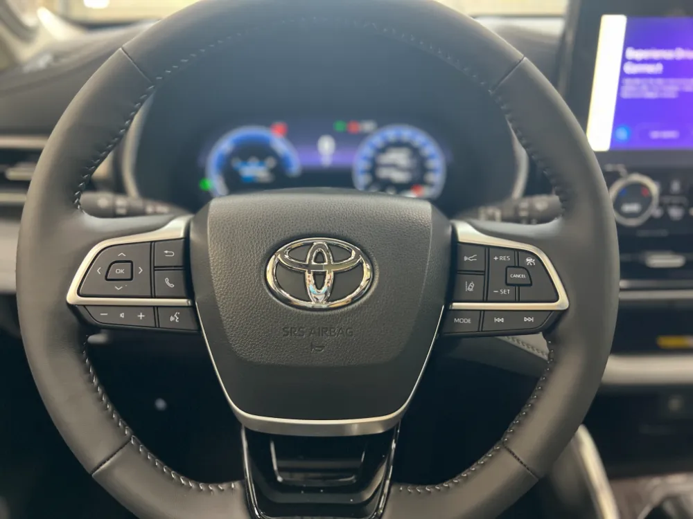 2023 highlander hybrid limited white w graphite interior 12